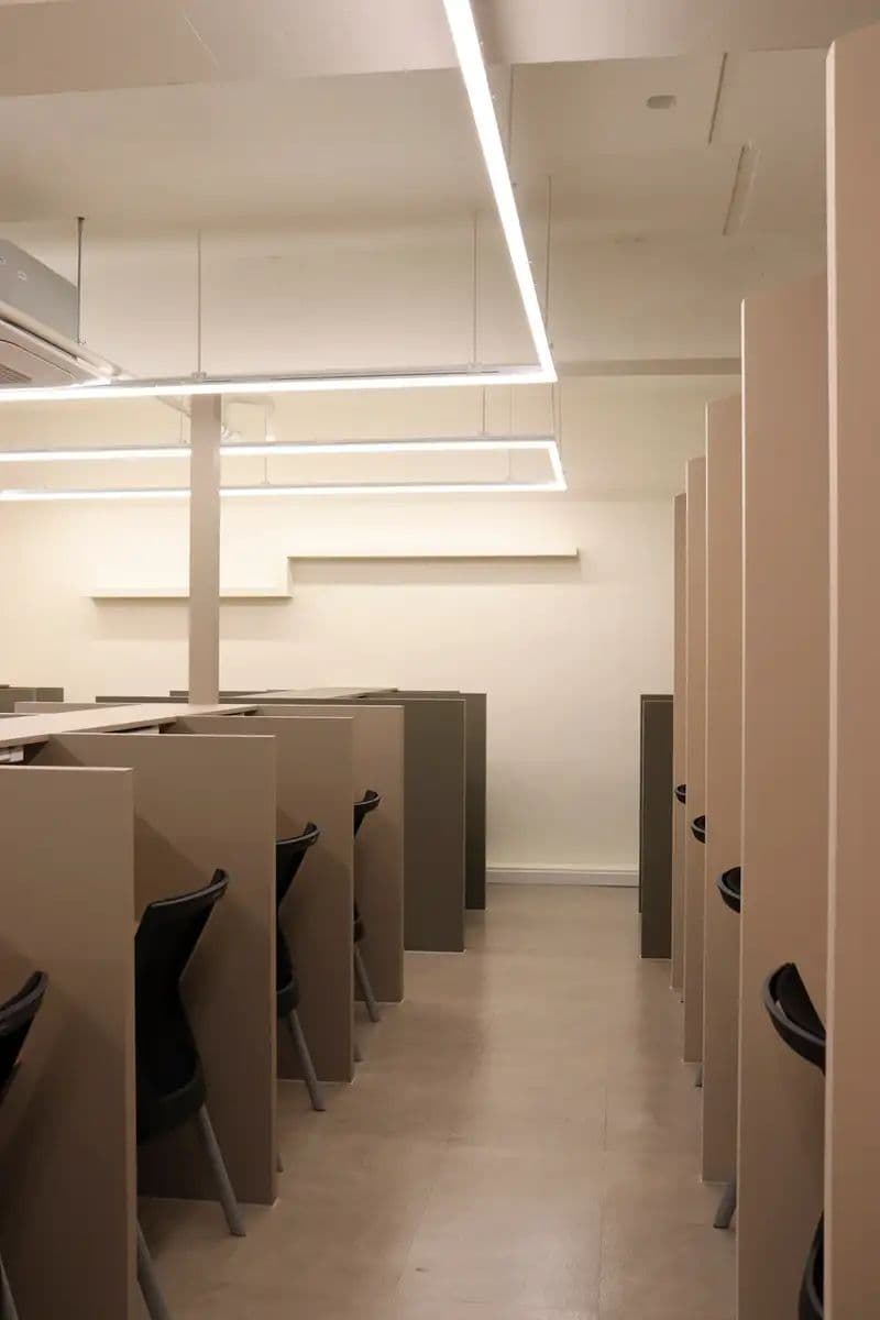 HPL Desks & Workstations