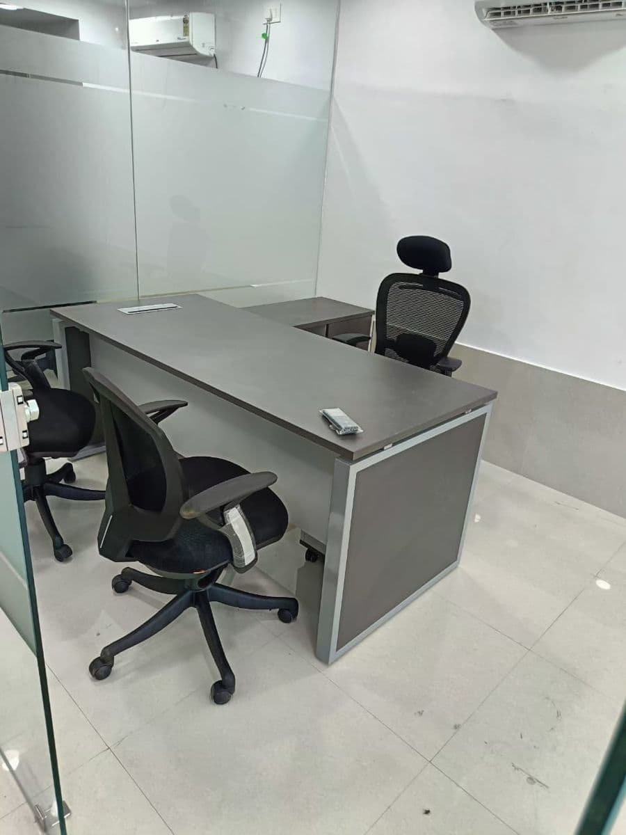 HPL Desks & Workstations
